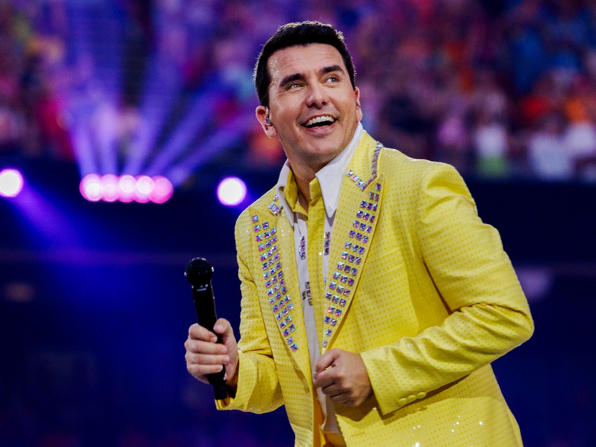 Jan Smit ontvangt Radio Noordzee Oeuvre Award: 'Ontzettend trots' | Show |  AD.nl