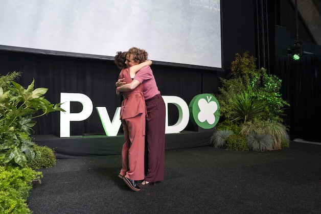 Christine Teunissen and Esther Ouwehand at Ouwehand's farewell at the party conference.