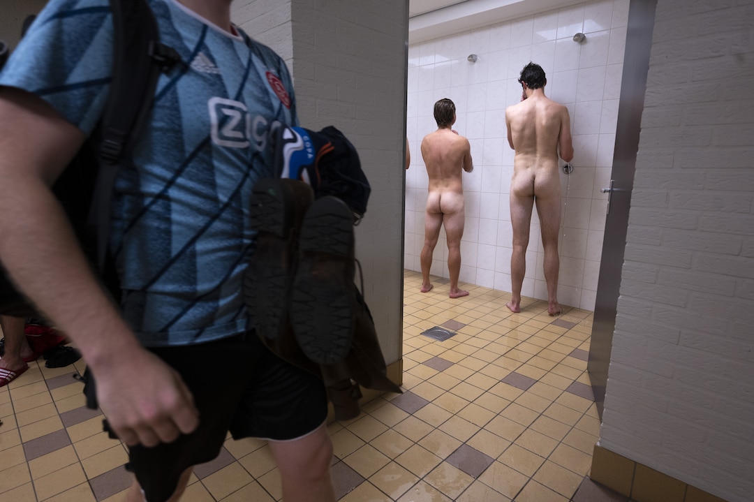 we-staan-gemiddeld-7-minuten-en-20-seconden-onder-de-douche
