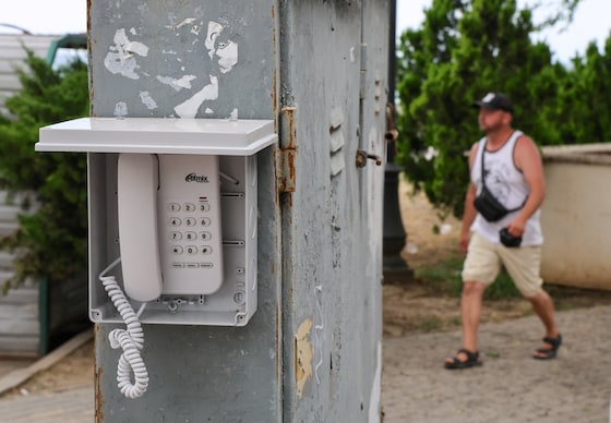 Een van de nieuwe openbare telefoons op de Krim.