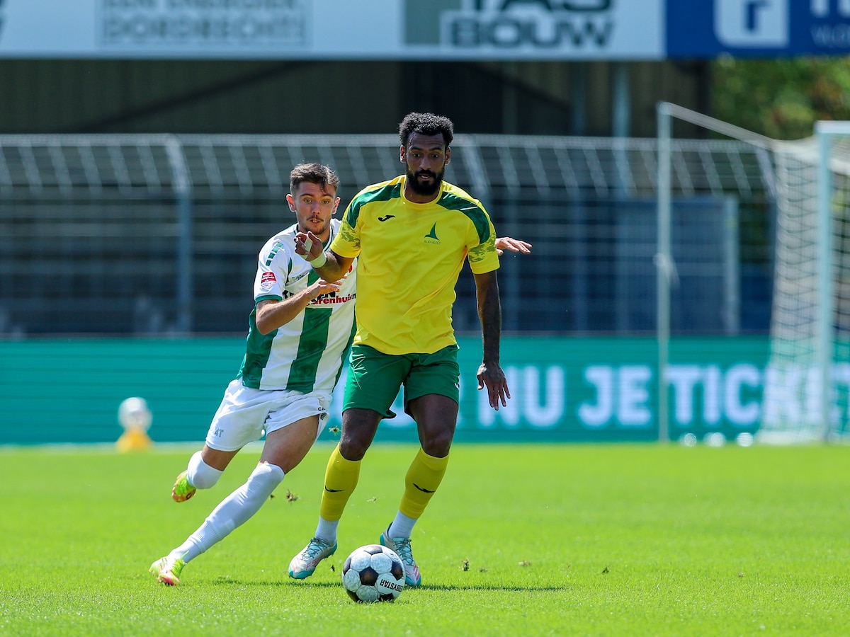 FC Dordrecht-aanwinst Lorenzo Riccio kijkt op tegen Marten de Roon: 'Ik  hoop ooit nog met of tegen hem te spelen' | Regio | AD.nl