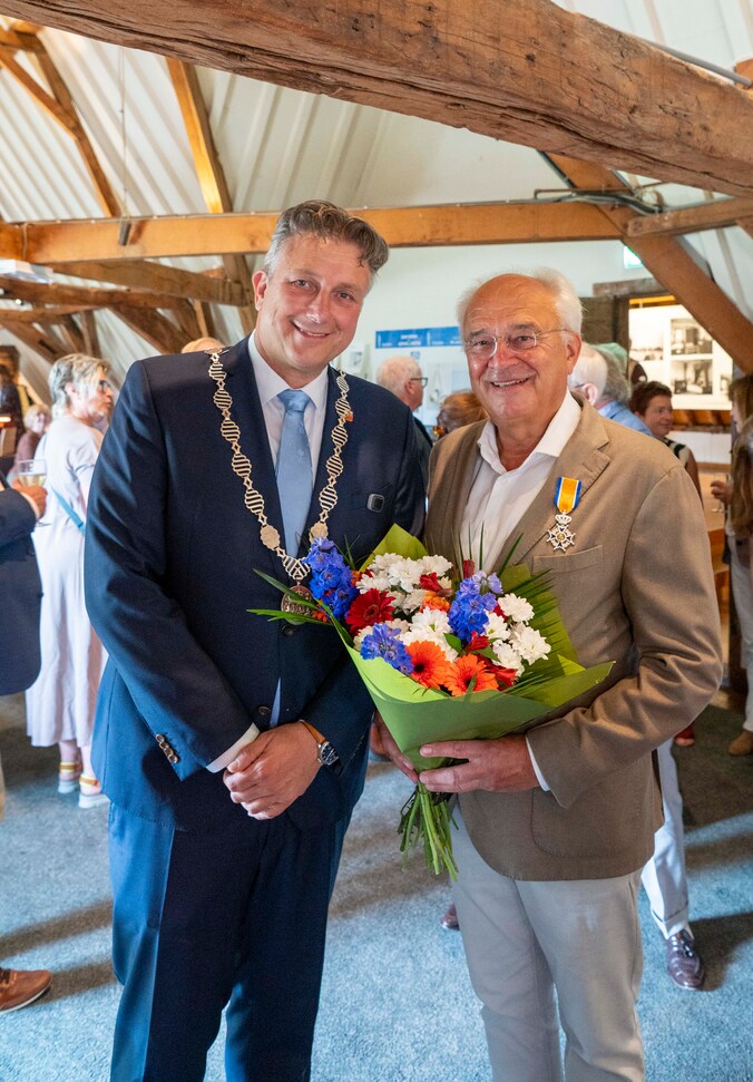 Leen den Otter uit Rhoon benoemd tot Ridder in de Orde van Oranje ...