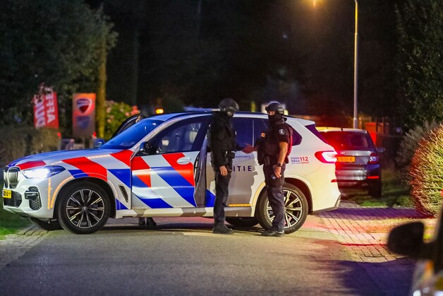 live-schietpartij-overasselt-zwaarbewapende-agenten-op-straat-in