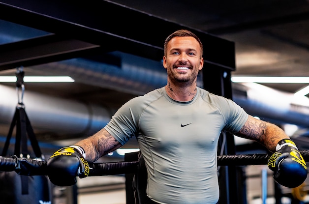 Einde relatie of niet, Dave Roelvink staat 'gewoon' voor professioneel  boksdebuut: 'Kan het sowieso niet goed doen' | Sport | AD.nl