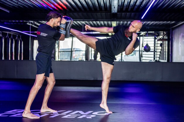 Omar wil met boksschool Westlanders mentaal sterker maken: ‘Kennismaken ...