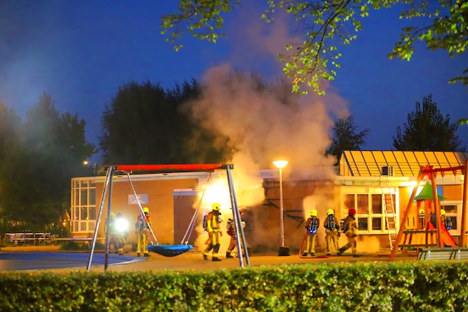 Opslag naast buurthuis De Akker in Osdorp volledig uitgebrand | Regio ...