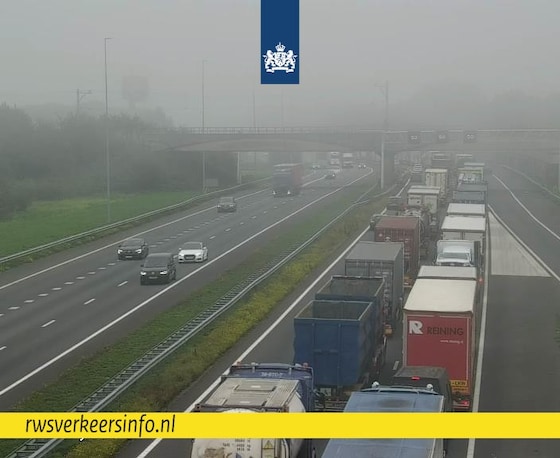 Ongeval op A15 zorgt voor flinke vertraging bij Hardinxveld-Giessendam ...