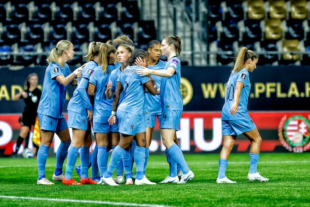 Oranje Leeuwinnen beginnen ijzersterk aan play-offs voor WK ...