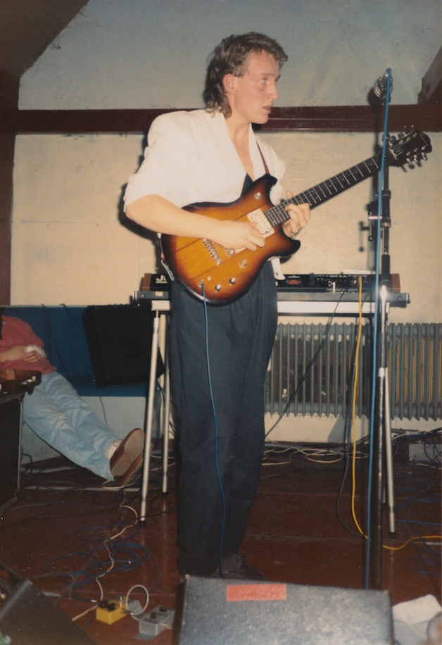 Ruud verkocht ‘met zijn stomme kop’ deze gitaar, 38 jaar later heeft ...