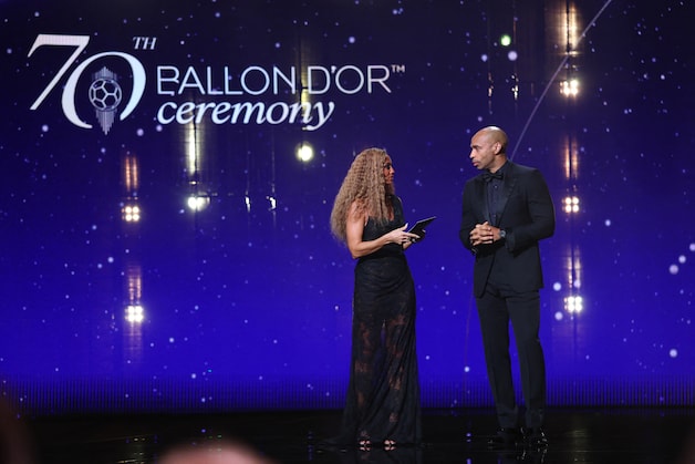 Thierry Henry bijt van zich af na kritiek op grappen bij Gouden Bal ...