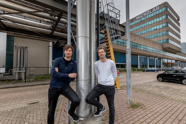 Luuk (35) gaf oude televisiefabriek een tweede leven: ‘We zorgden voor ...