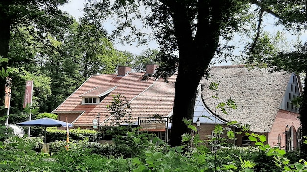 Politie en FIOD doen inval in pannenkoekenhuis in Enschede | Regio | AD.nl