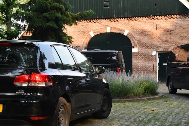 Politie en FIOD doen inval in pannenkoekenhuis in Enschede | Regio | AD.nl
