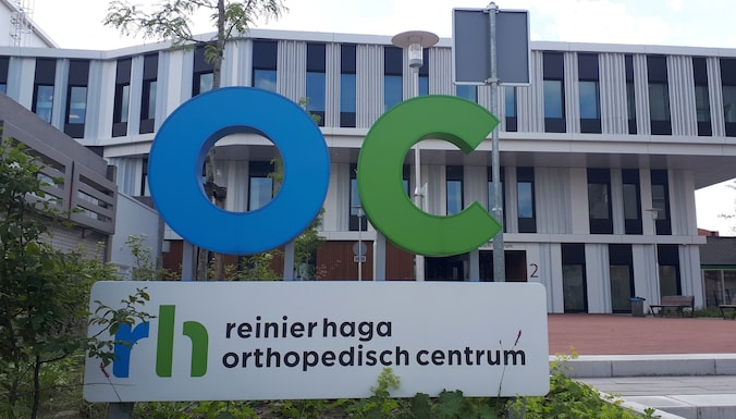 Boos personeel Orthopedisch Centrum en leiding ziekenhuisgroep praten ...