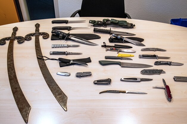Van zwaard tot keukenmes: Deventenaren ‘droppen hun knife’ bij de ...