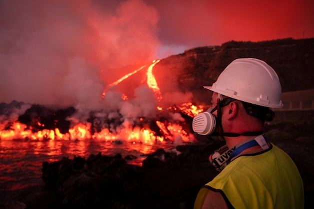 La Palma bedekt onder dikke laag as: ‘Elk uur bezem ik de vloer van de ...