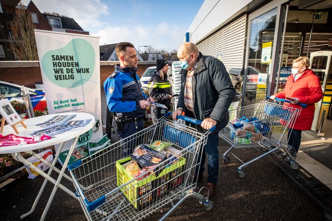 Politie en boa’s wachten je op bij Oldenzaalse supermarkten, en dit is ...