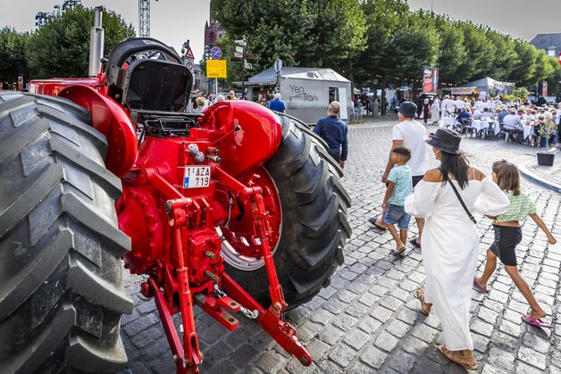 Meeste tractoren weg uit Maastricht, één blijft voor concert André Rieu ...