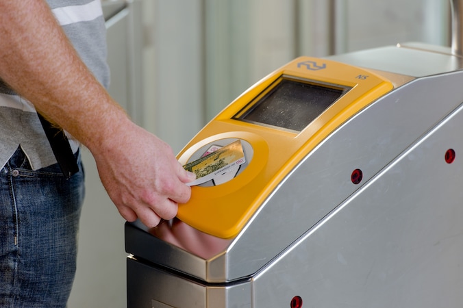 Gratis OV-kaarten beschikbaar voor inwoners Alblasserdam | Regio | AD.nl
