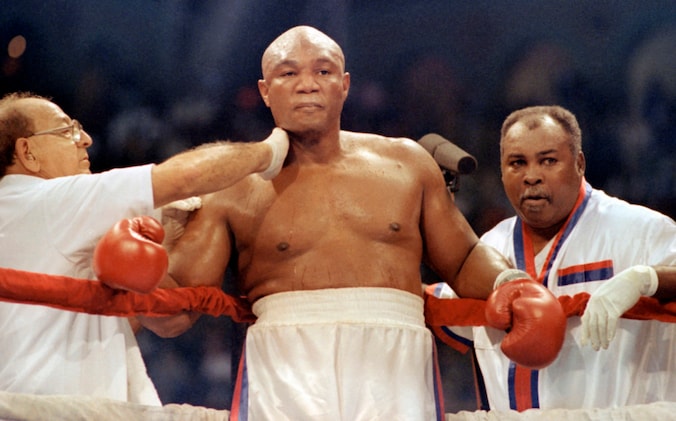 Foreman over gevecht tussen veteranen Tyson (54) en Jones jr. (51 ...