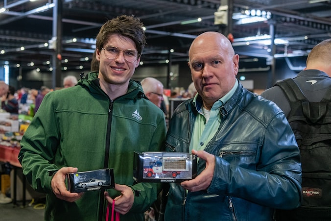 van-dinky-toy-tot-flitsende-sportwagen-verzamelaars-gaan-los-op-europa