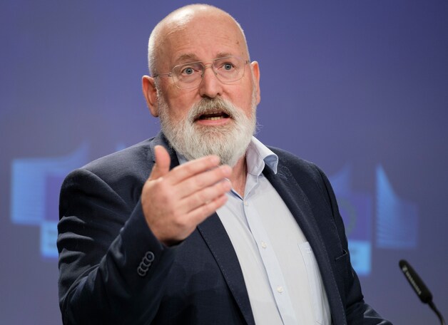 Als er één woord volgens Leo van Raaij niet op Twitter thuishoort, is ...