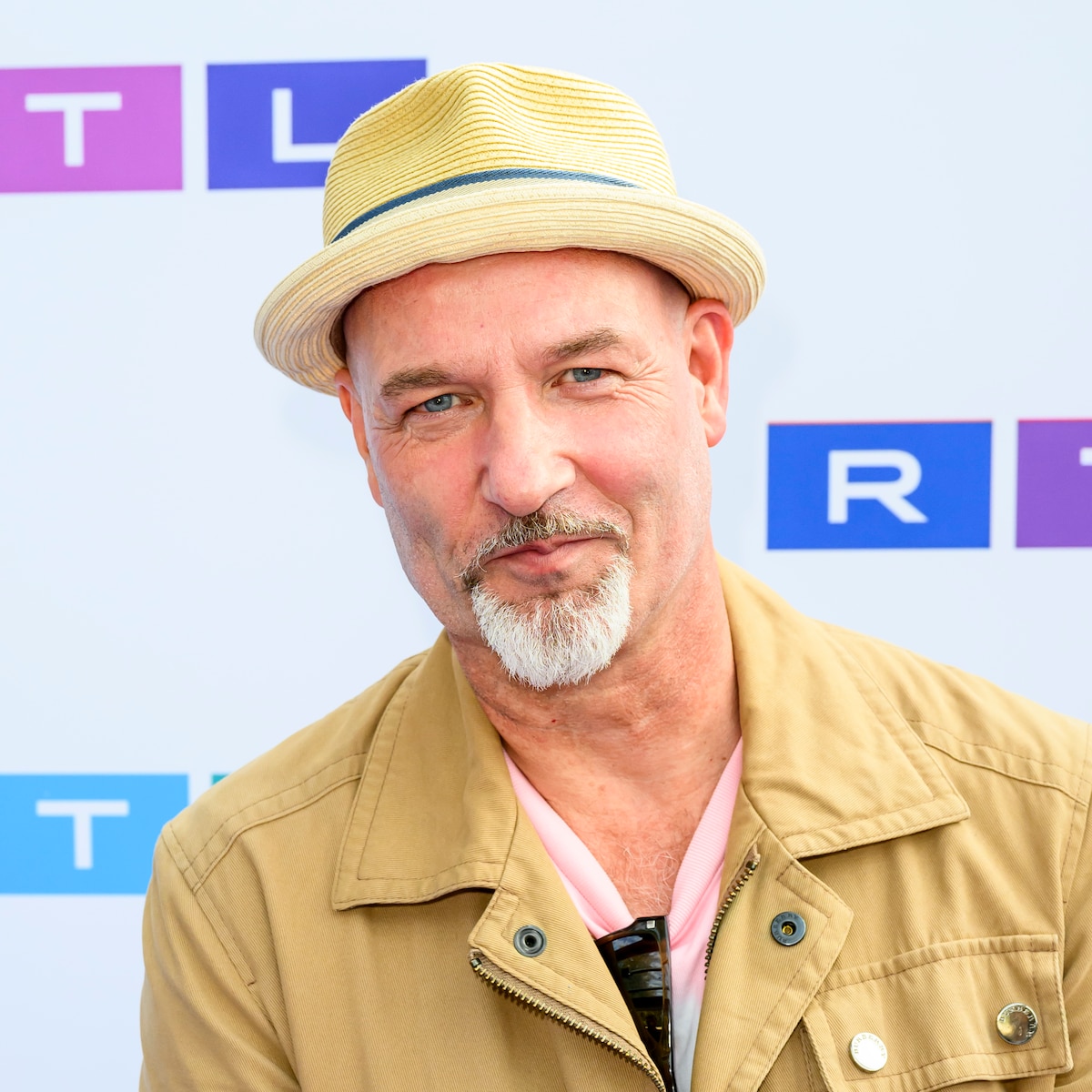 Eddy Zoëy deelt gezondheidsupdate na risicovolle operatie: 'Geen gevoel  meer in rechteroor' | Show | AD.nl