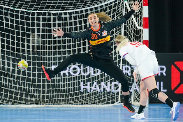 Burn-out belangrijke levensles handbalkeepster Rinka Duijndam: ‘Dan lig ...