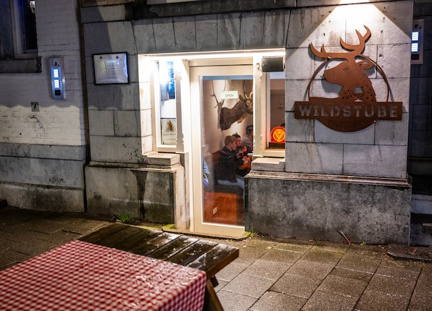 Hier sudderen wild-zwijn en A13-gans lekker gaar | Regio | AD.nl