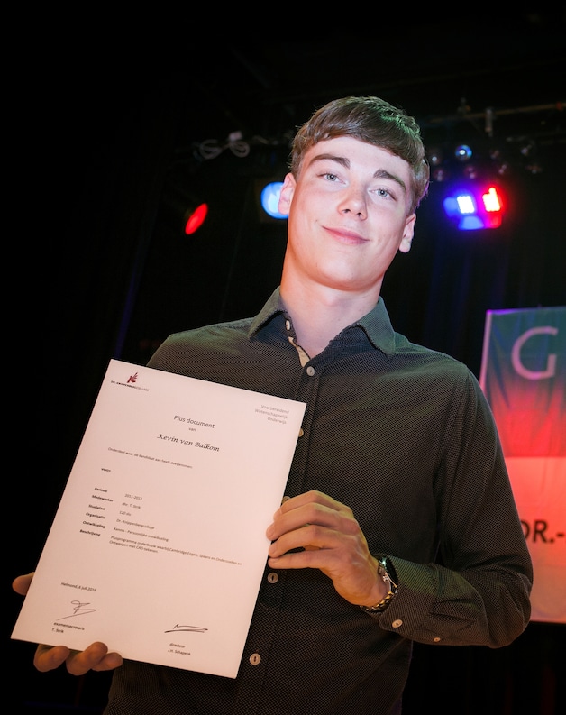 Leerling krijgt uitgebreid 'cv' bij diploma | Nieuws | AD.nl