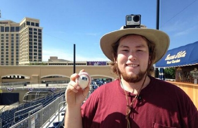 Honkbalfan filmt eigen vangbal met GoPro | Sport | AD.nl