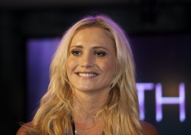 Topmodel Yfke Sturm koopt 'verwaarloosd' huis in Utrecht | Nieuws | AD.nl