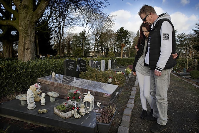 Vader 'meisje van Nulde' dient klacht in over verlof dader | Nieuws | AD.nl