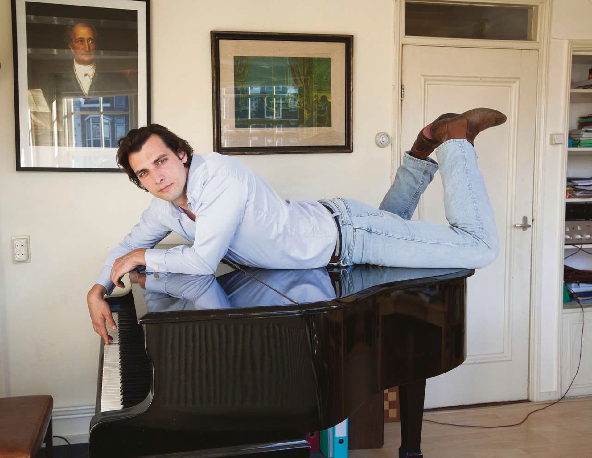 thierry-baudet-op-zijn-vleugel