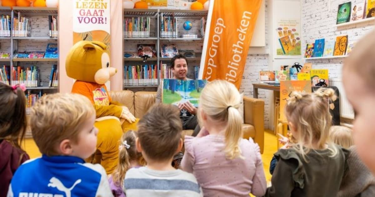 Wethouder leest in Wieringerwerf voor uit ‘Kleine Aap’ tijdens Nationale Voorleesdagen