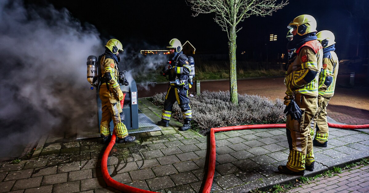 Brand in ondergrondse kledingcontainer op De Terp in Dronryp