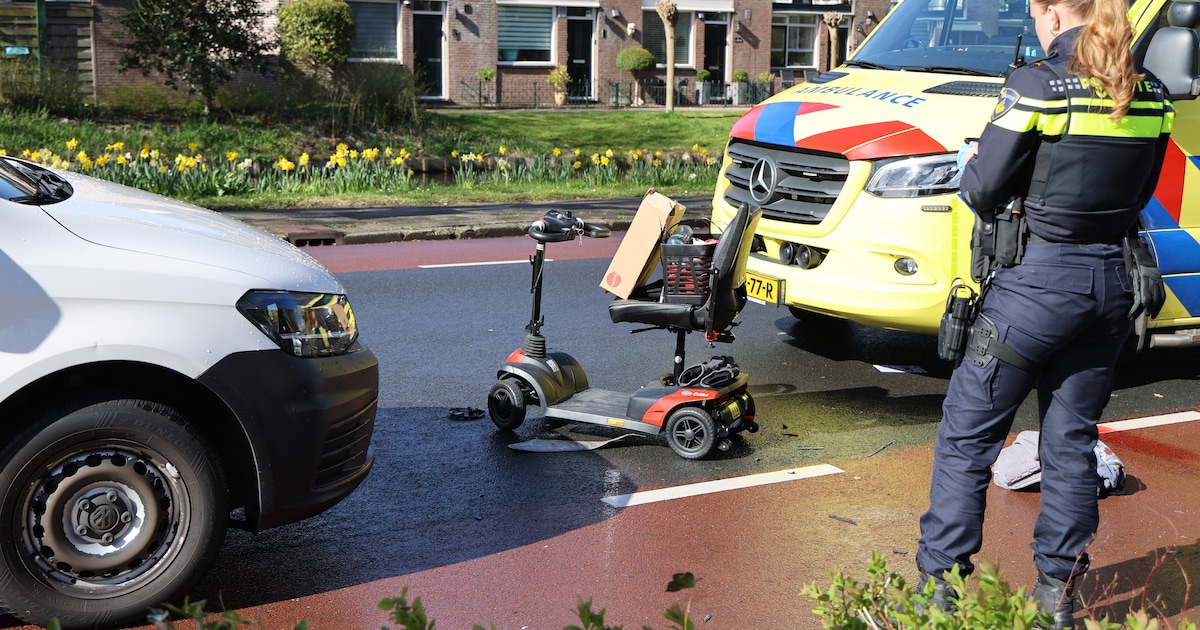 Man op scootmobiel gewond na aanrijding op oversteekplaats