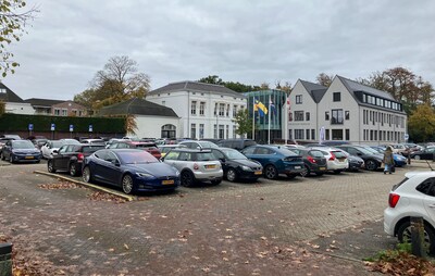 De Meent gaat niet ondergronds; gemeente vindt extra parkeerplekken bij appartementen Hofdael