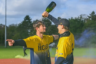 Bob van der Meer moedigt Curaçao Neptunus vanuit dug-out aan: ‘Op de röntgenfoto was geen breuk te zien’