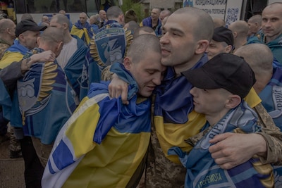 Moeten Oekraïense krijgsgevangenen voor Rusland vechten? Ja, zegt iedereen, maar hard bewijs ontbreekt vooralsnog