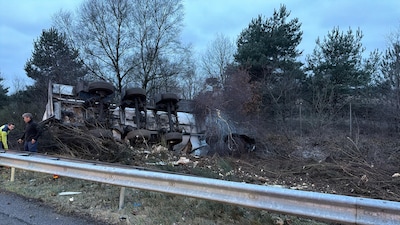 Martijn (43) schiet met andere omstanders beknelde trucker te hulp na zware crash: ‘Het was heel lin