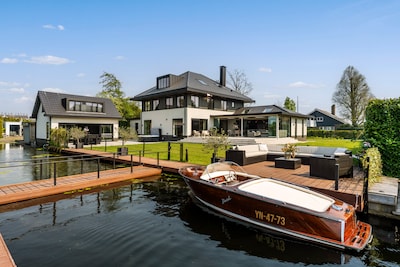 Miljoenenparadijs aan het water: wie legt er ruim 5,5 miljoen neer voor luxe Vinkeveense designvilla