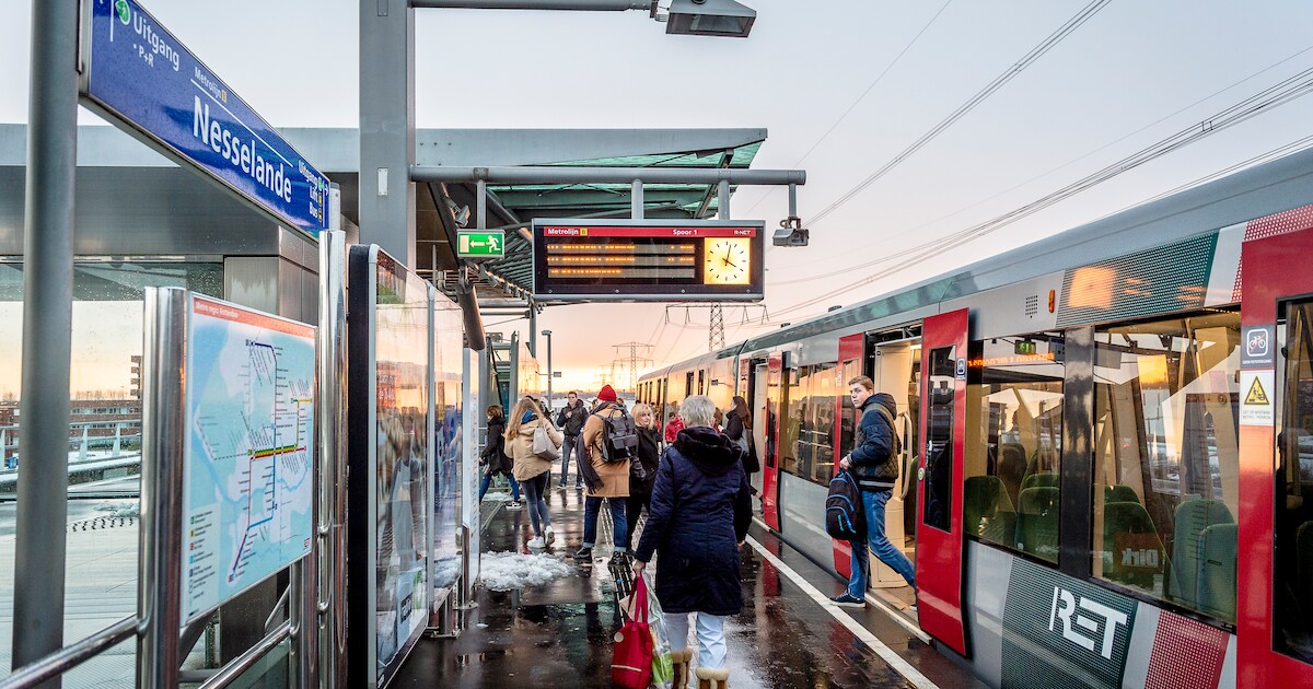 Rotterdamse metrostations opnieuw spekglad: dit is de oorzaak ...