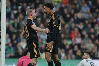 Groningse defensie klungelt bij corner van Ajax, eigen doelpunt verdubbelt voorsprong