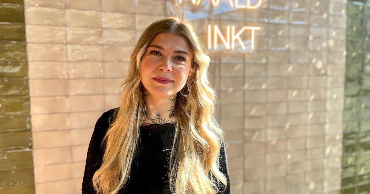 Susanne zet tatoeages op Leiden Centraal: ‘Je geeft mensen extra zelfvertrouwen’