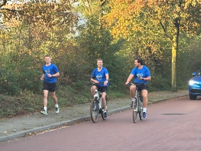 Personeel tbs-instelling De Pompestichting gaat de straat op voor een estafette, dit is waarom