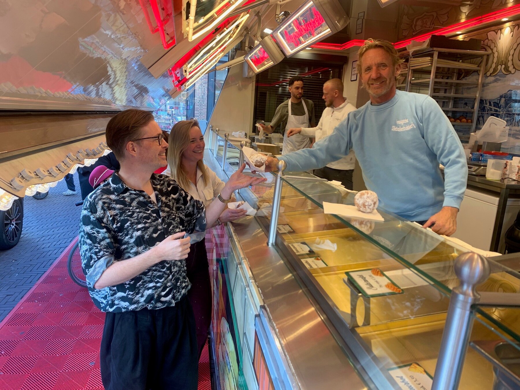 Smullen! De oliebollenkramen zijn terug in Den Haag