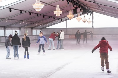 Bij gebrek aan natuurijs worden in Beuningen nieuwe nostalgische herinneringen gemaakt