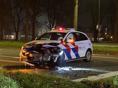 Automobilist (19) die op politieauto in Den Bosch botste aangehouden op verdenking van rijden onder 
