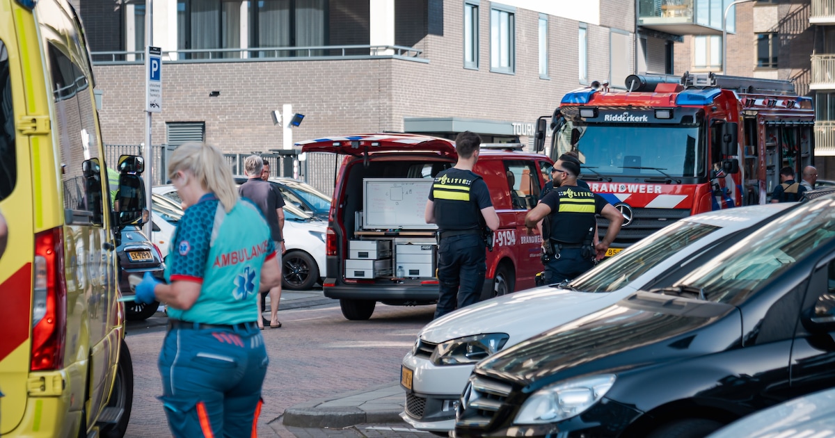 Twee bewoners Ridderkerkse flat naar ziekenhuis na inademen koolmonoxide, meerdere etages ontruimd